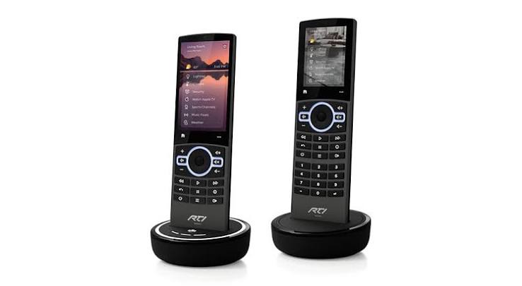 Controles remotos RTI com tela touch
