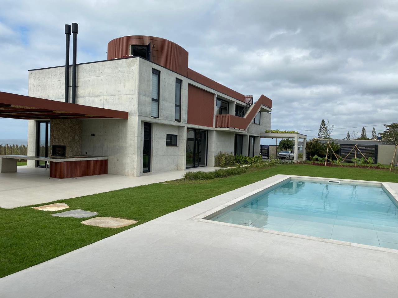 Casa E.M.